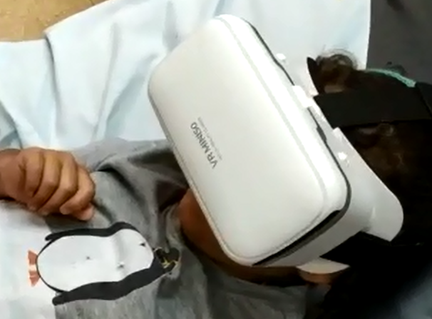משקפי מציאות מדומה בבדיקות ילדים