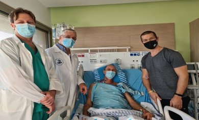 מרדכי ואורי נפגשים לאחר ההשתלה
